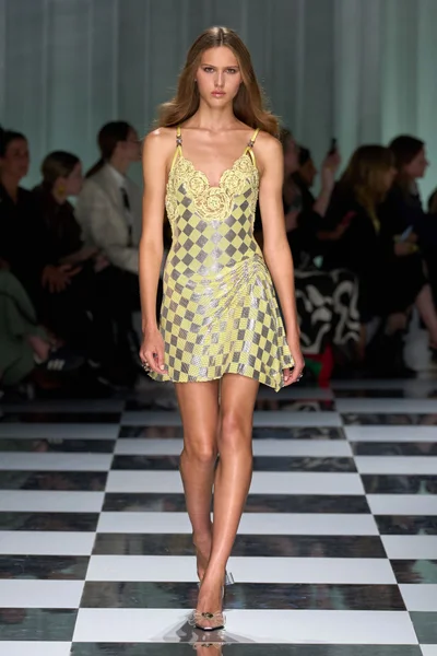 Look 72
